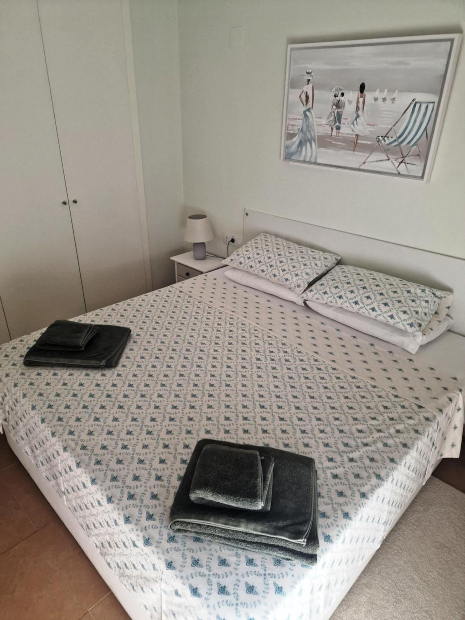 Immaculate 2-Bed Apartment In Pego Exterior foto